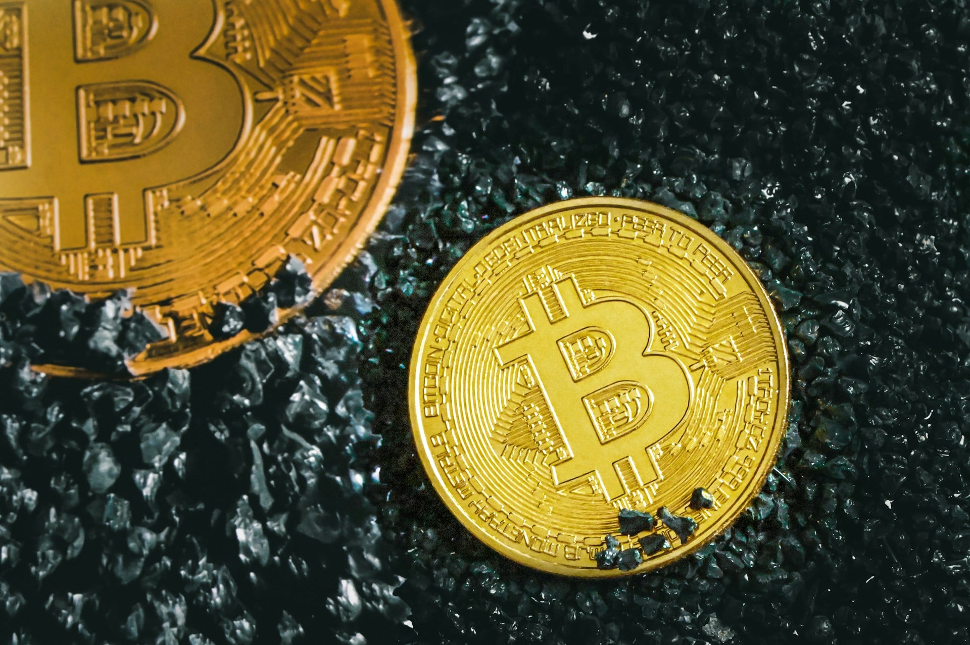 Bitcoin’s Wild Ride: Decoding the USD Price Rollercoaster